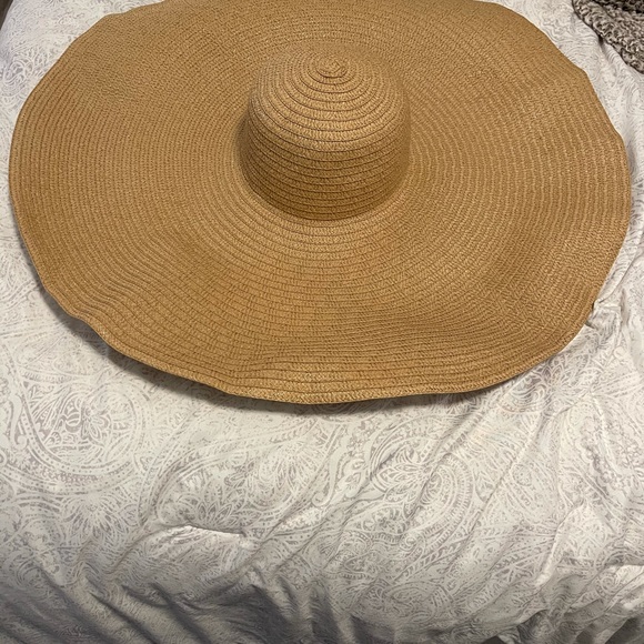 Beach hat - Picture 3 of 4